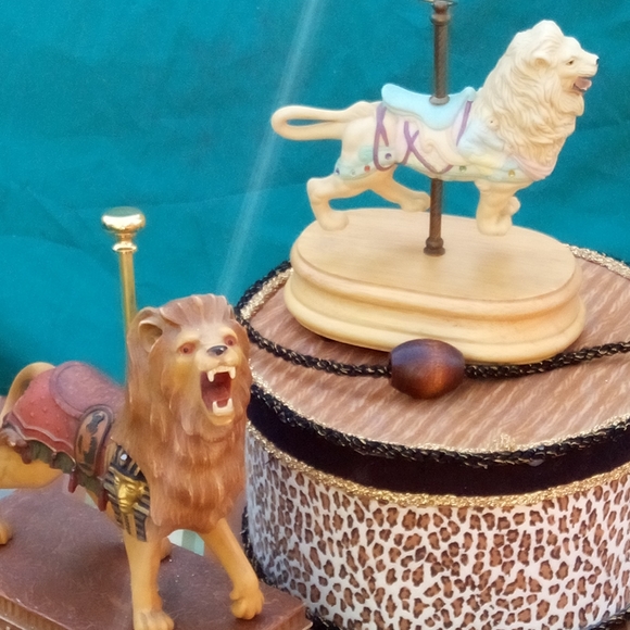 Vintage Lion Carousel Music Boxes - Picture 2 of 16
